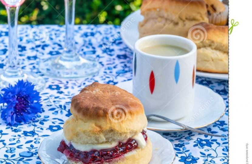 Fizz, strawberries and scones